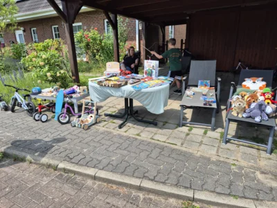 Foto des Albums: Hofflohmarkt in Neuendorf