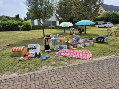 Foto des Albums: Hofflohmarkt in Neuendorf
