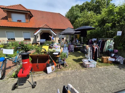 Foto des Albums: Hofflohmarkt in Neuendorf