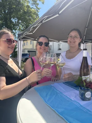 Der Wein schmeckt lecker.  (Bild vergr&ouml;&szlig;ern)