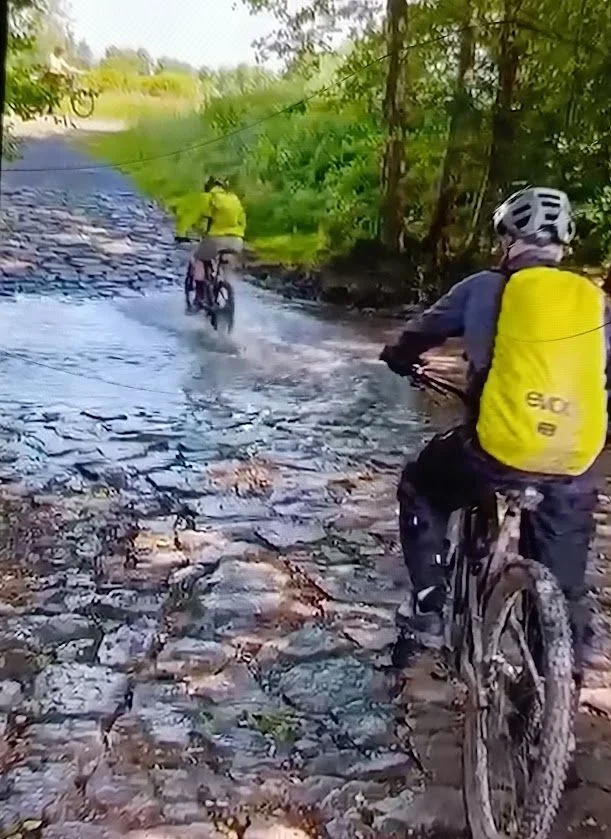 Bild: 2026-06--MTB-Tour-Tag3-Furtpassage, es wird von unten nass-kl038