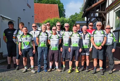 2026-06--MTB-Tour-Tag2-Gruppenbild Nr  1-kl012  (Bild vergr&ouml;&szlig;ern)