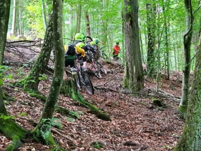 2026-06--MTB-Tour-Tag2 -Der Weg hoch ist eine Herausforderung-kl009  (Bild vergr&ouml;&szlig;ern)