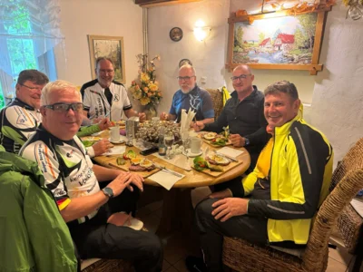 2026-06--MTB-Tour-Tag3-Noch eine z&uuml;nftige Zwischenmahlzeit-kl039  (Bild vergr&ouml;&szlig;ern)