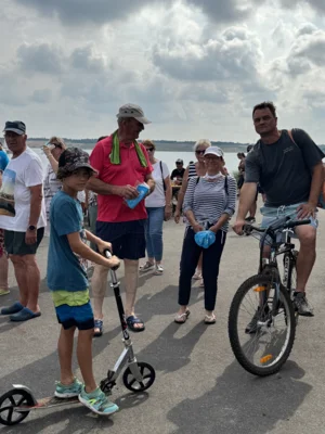 Familie zum Seestart  (Bild vergr&ouml;&szlig;ern)