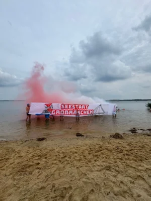 Rauchzeichen der Energie- und Gro&szlig;r&auml;schen-Fans  (Bild vergr&ouml;&szlig;ern)