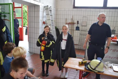 Foto des Albums: Besuch bei der Feuerwehr in Lünern