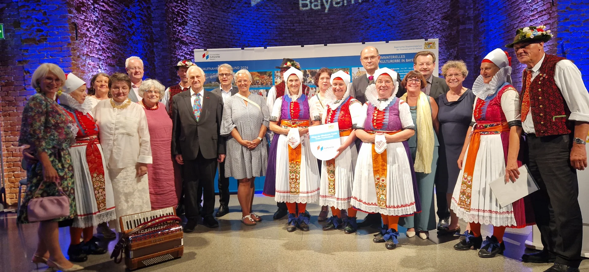 Bild: Wischauer-Gruppe-mit-Freunden-und-Förderern