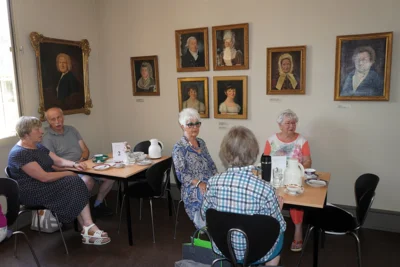 Foto des Albums: Seniorenwoche: Bibliothek im Kontor
