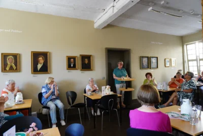 Foto des Albums: Seniorenwoche: Bibliothek im Kontor