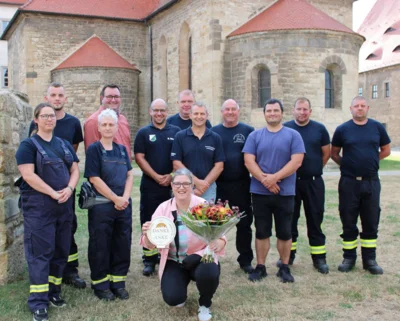 Auch die Stadtfeuerwehren hatten Abordnungen geschickt, um sich f&uuml;r die Berichterstattung zu bedanken.  (Bild vergr&ouml;&szlig;ern)