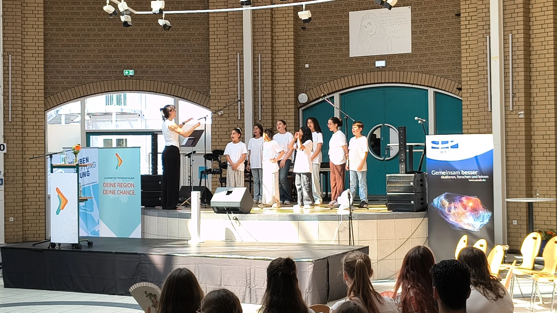 Bild: Performance des Chor-AG