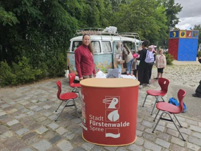 Elfi Hirsch (Kinder- und Jugendbeauftragte): Was w&uuml;nscht ihr euch f&uuml;r euren Schulhof? 
