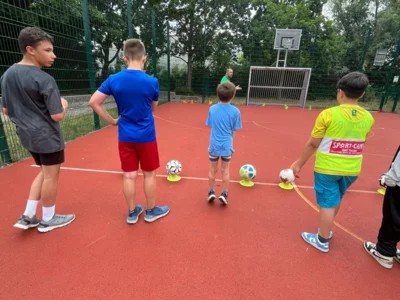 Fu&szlig;ball mit Herrn H&auml;hnlein 