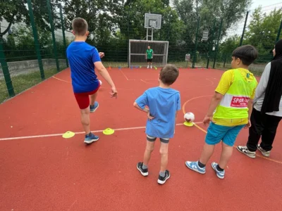 Fu&szlig;ball mit Herrn H&auml;hnlein 