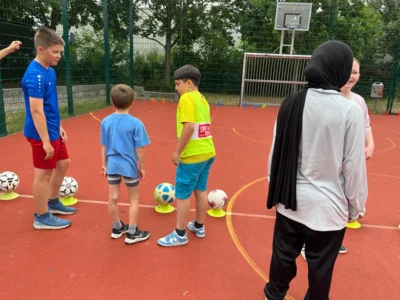Fu&szlig;ball mit Herrn H&auml;hnlein 