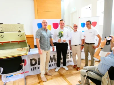 Ehrung 3. Platz Erol Pakca, Moritz Blume, Oliver R&ouml;neke, Peter Schneider  (Bild vergr&ouml;&szlig;ern)