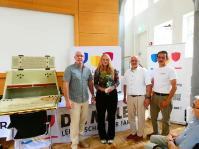 Ehrung 2. Platz Erol Pakca, Maja Zacharias, Oliver R&ouml;neke, Peter Schneider  (Bild vergr&ouml;&szlig;ern)