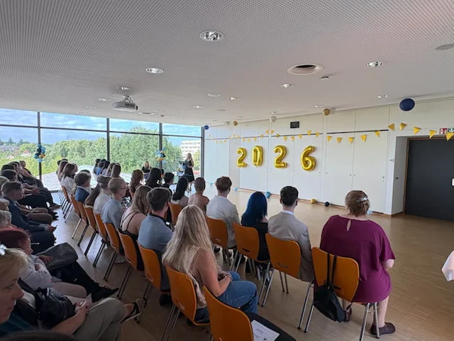 Bild: Feierlicher Abschluss der 10 Klassen der Friedrich-Dethloff-Schule