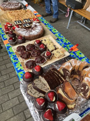 ein wirklich sehenswerter Kuchenstand  (Bild vergr&ouml;&szlig;ern)