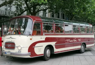 Foto des Albums: 2026-07-04 LandFrauen Uetze: Mit dem Oldtimer-SolarBus und Marktfrau Margarete Käse durch Hannover