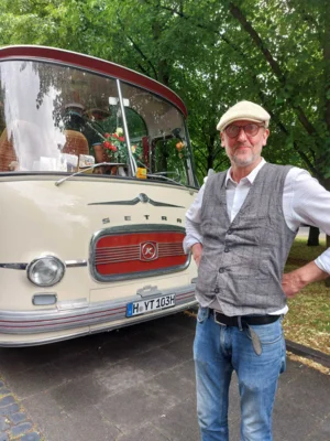 Foto des Albums: 2026-07-04 LandFrauen Uetze: Mit dem Oldtimer-SolarBus und Marktfrau Margarete Käse durch Hannover