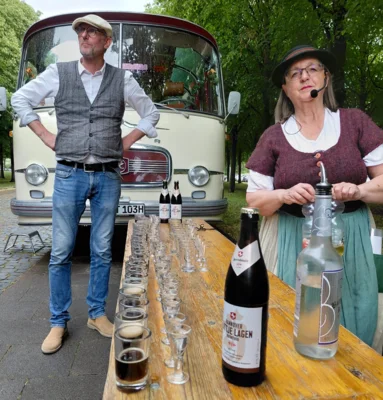 Foto des Albums: 2026-07-04 LandFrauen Uetze: Mit dem Oldtimer-SolarBus und Marktfrau Margarete Käse durch Hannover