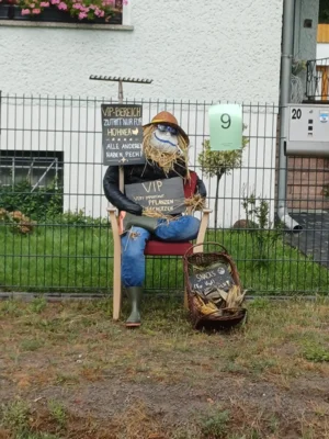 Scheuche Nr. 9  (Bild vergr&ouml;&szlig;ern)