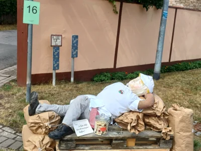 Platz 4 - "Schlafender B&auml;cker" von der B&auml;ckerei Kirstein  (Bild vergr&ouml;&szlig;ern)
