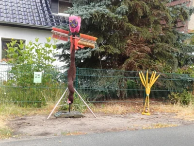Scheuche Nr. 25  (Bild vergr&ouml;&szlig;ern)