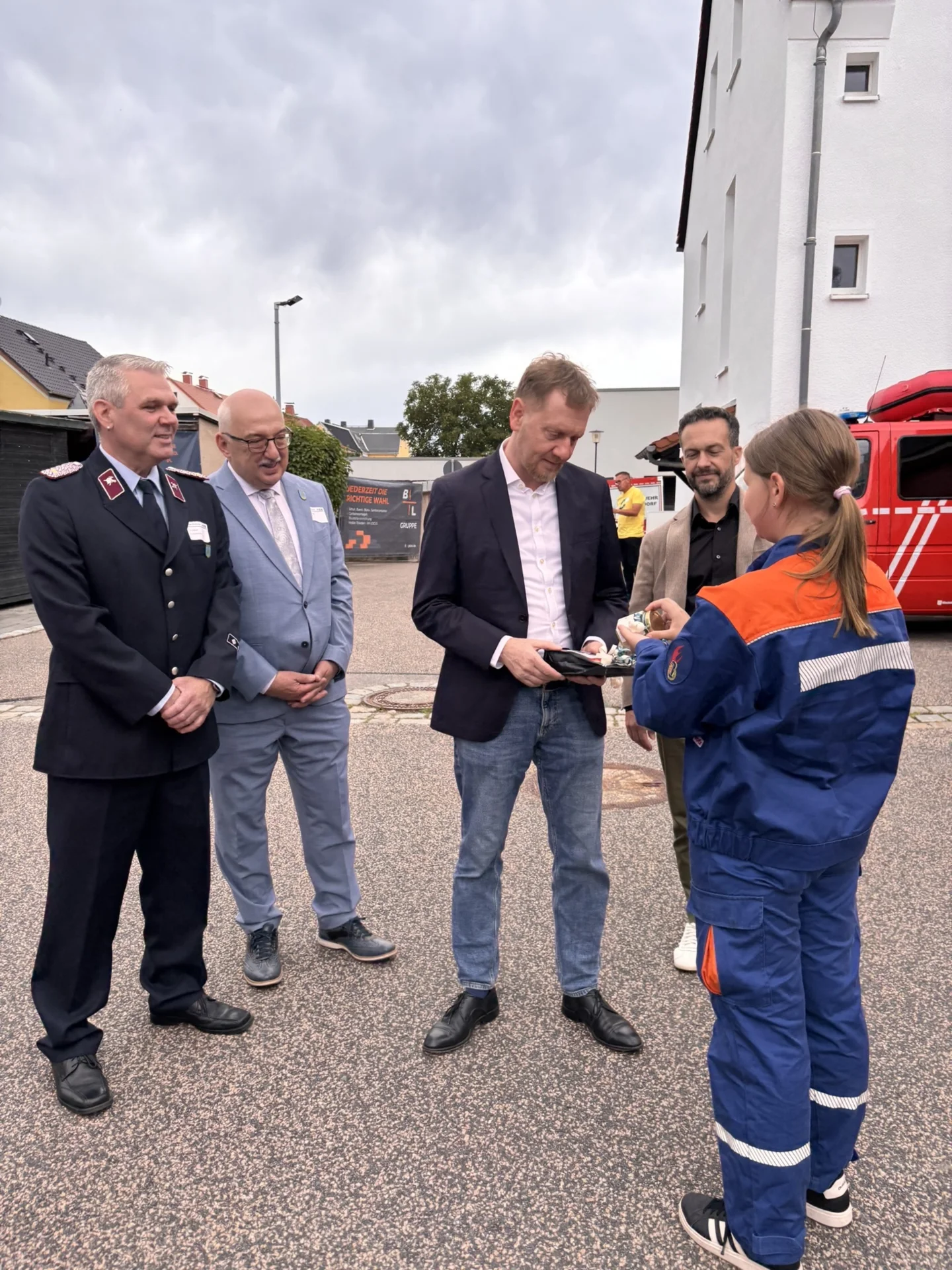 Bild: ehrenamtsforum c_gemeinde übergabe honig an micheal kretschmer tom geßner steffen ludwig uwe schneider ake