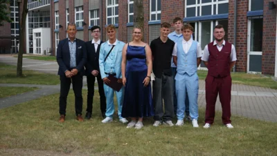 Foto des Albums: Zeugnisausgabe für den Jahrgang 2026