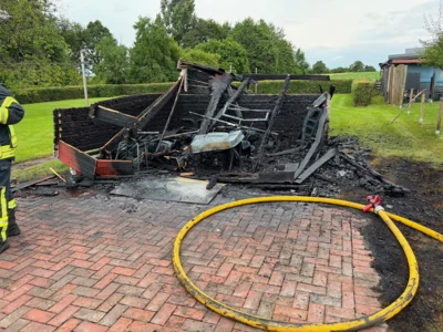 Foto des Albums: Feuer 3 / Brennt Trecker unter Carport
