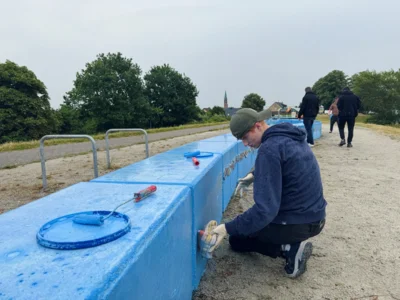 Fotoalbum Frischer Anstrich für den Erinnerungsort an der ehemaligen Badeanstalt (2026) I Fotos: Kathrin Lockenvitz, Martin Ferch