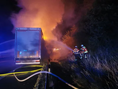 Foto des Albums: Brand LKW, A72 vor Hof/Nord am 08.07.26