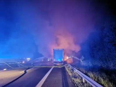 Foto des Albums: Brand LKW, A72 vor Hof/Nord am 08.07.26