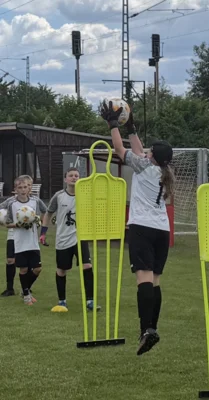 Ella beim Torwarttraining 