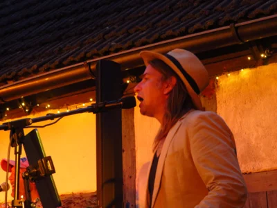 Foto des Albums: RUSTED DREAM MACHINE aus Leipzig heizt den Pfarrhof ein und begeistert das Publikum