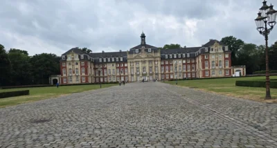 Schloss M&uuml;nster  (Bild vergr&ouml;&szlig;ern)