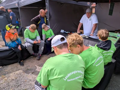 der Stand Messerf&uuml;hrerschein wird vom KAV Sangerhausen durch Gerhard Jarosz betreut  (Bild vergr&ouml;&szlig;ern)