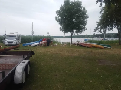 Vorschaubild: Mittwoch, die ersten Boote gelagert