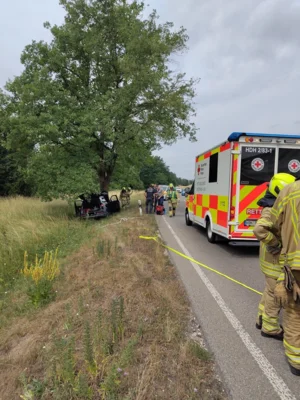 Foto des Albums: EINSATZ BR2 PKW-Brand nach VU (Elektrofahrzeug)