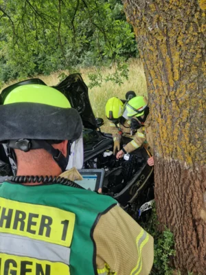 Foto des Albums: EINSATZ BR2 PKW-Brand nach VU (Elektrofahrzeug)