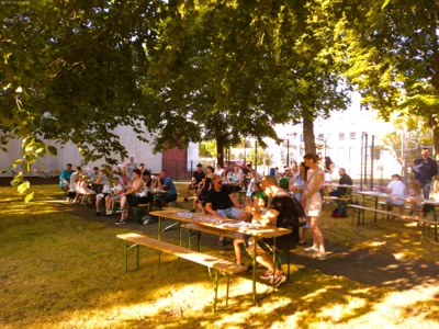 Alle sind da, dass Programm kann starten.  (Bild vergr&ouml;&szlig;ern)