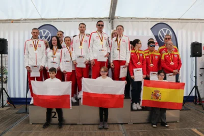 Nationalhymne Siegerehrung Teamwertung VIS  (Bild vergr&ouml;&szlig;ern)