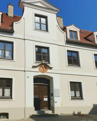 Kathi 2.0 - Unser Geb&auml;ude von au&szlig;en  (Bild vergr&ouml;&szlig;ern)