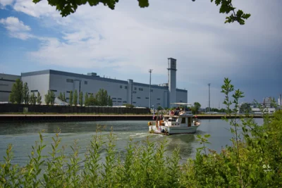 Nordhafen beim VW-Werk  (Bild vergr&ouml;&szlig;ern)