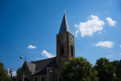 Petrikirche Kleefeld  (Bild vergr&ouml;&szlig;ern)