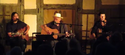 Foto des Albums: DIE LIEDERTOUR 2026 gastiert im Pfarrhof mit SCHÜLLER (D), LEE (HUN), WILLIAMS (USA) = 3 internationale Singer/Songwriter - 3 Stimmen - 3 Gitarren in einem Konzert