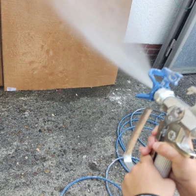 Probe mit Airless (und Wasser)  (Bild vergr&ouml;&szlig;ern)